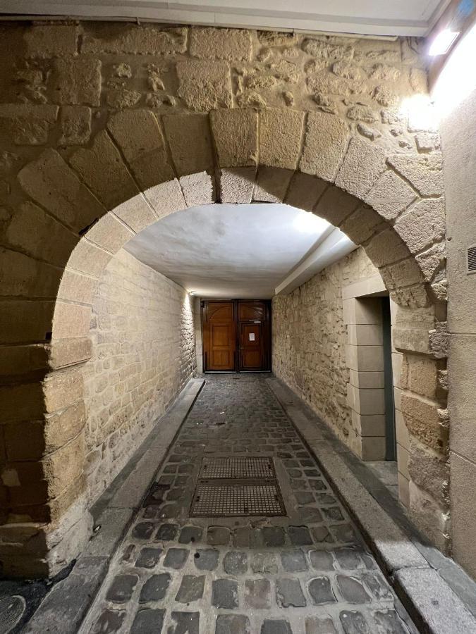200m De La Place Saint Michel Appartement